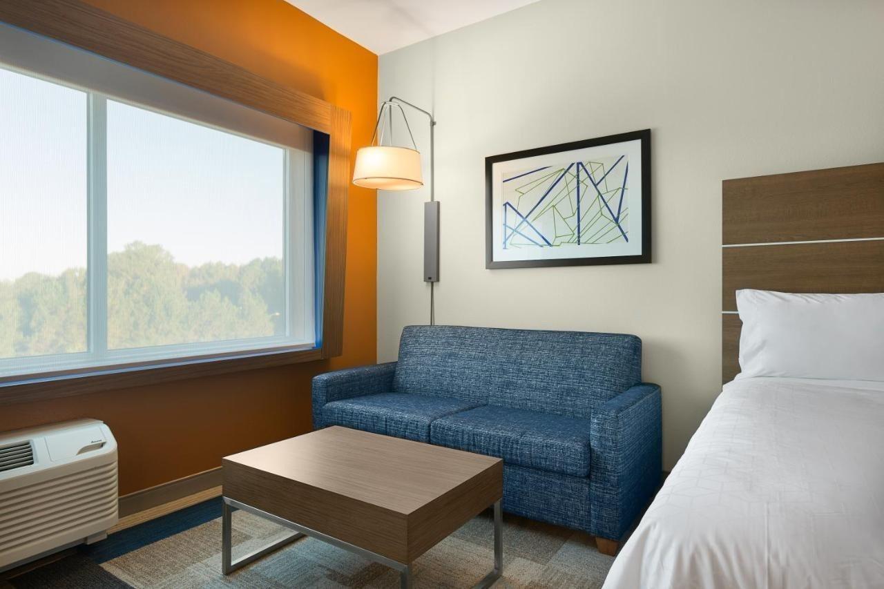 Holiday Inn Express & Suites - Fayetteville South By Ihg Екстериор снимка