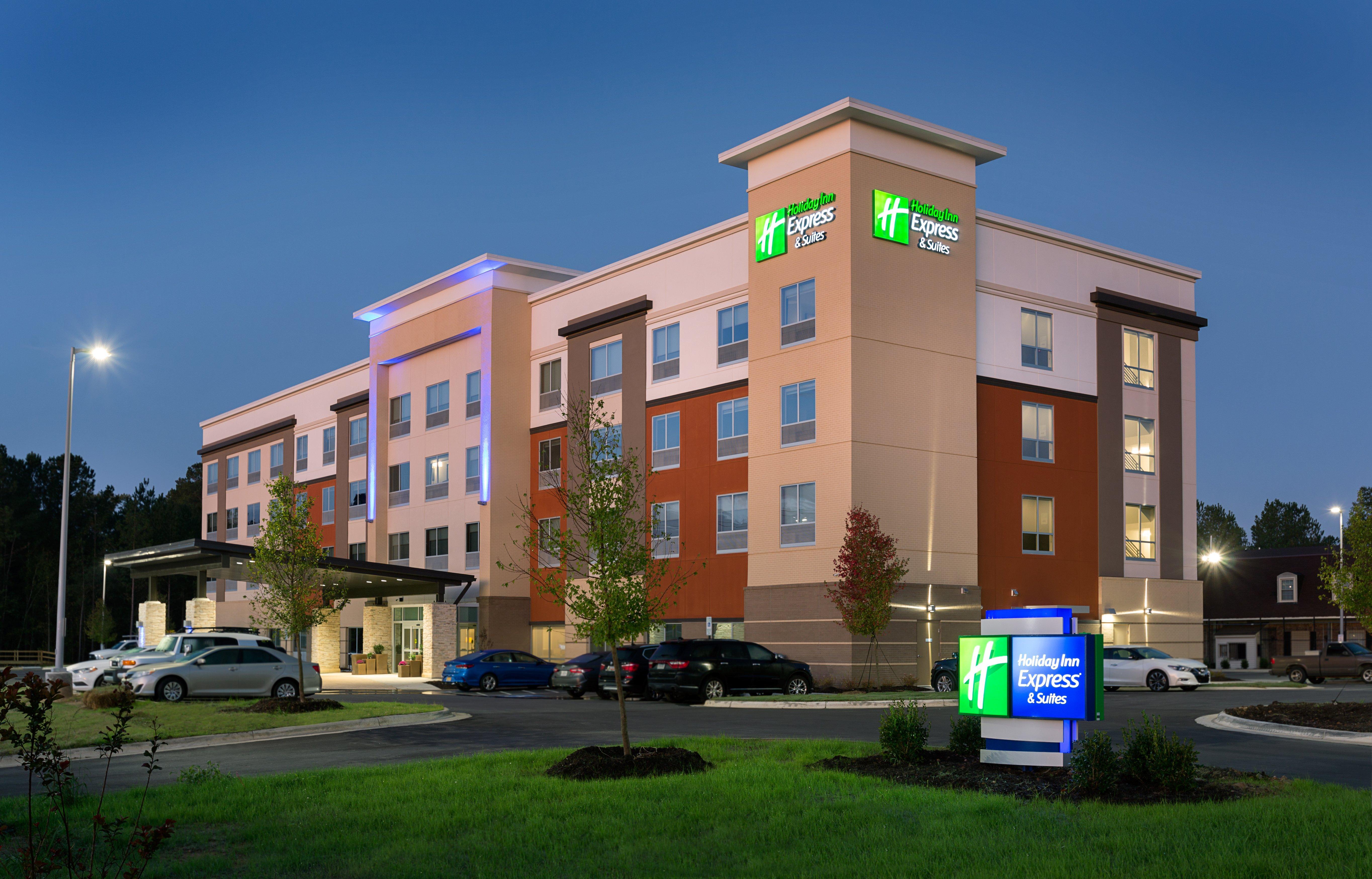 Holiday Inn Express & Suites - Fayetteville South By Ihg Екстериор снимка