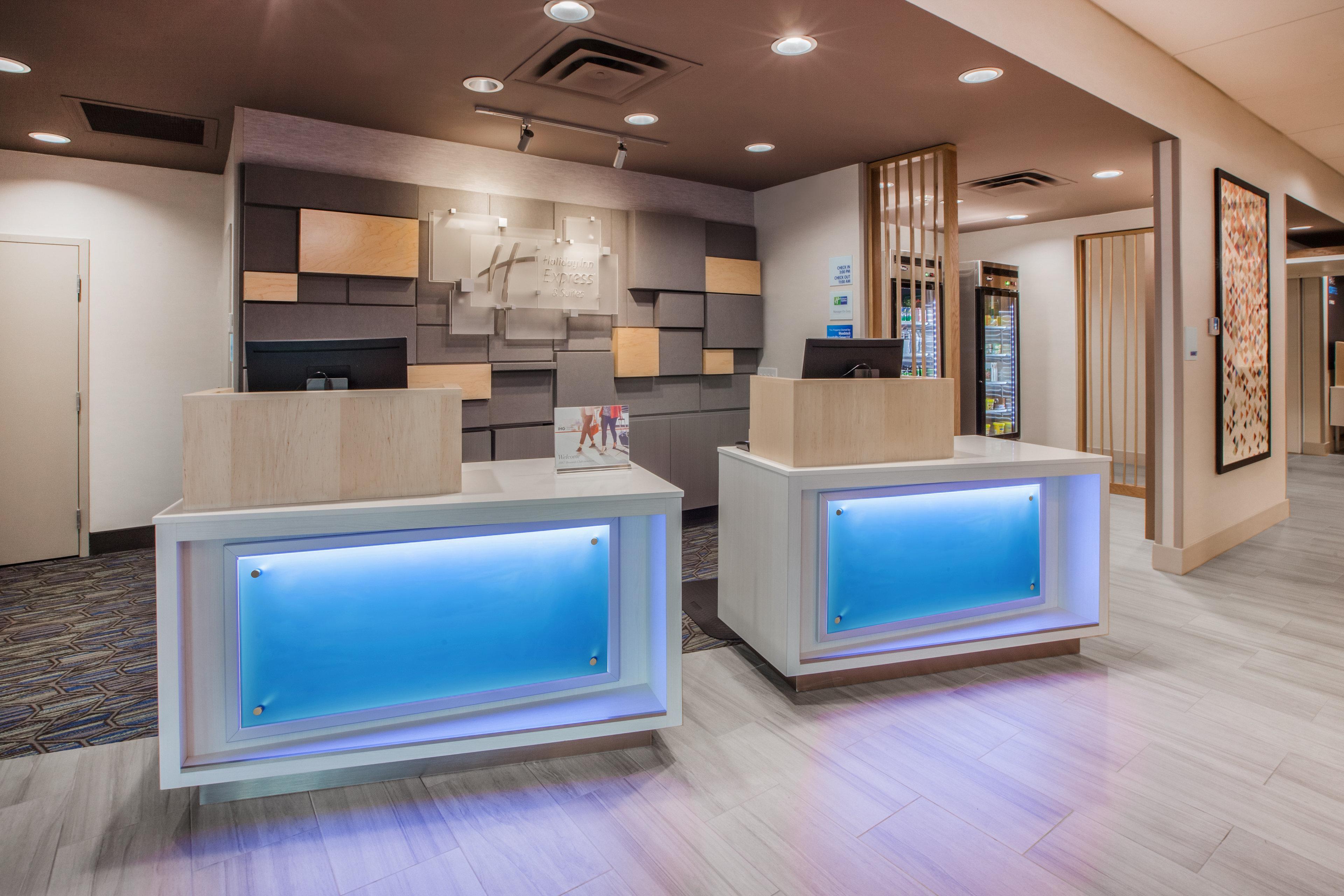 Holiday Inn Express & Suites - Fayetteville South By Ihg Екстериор снимка