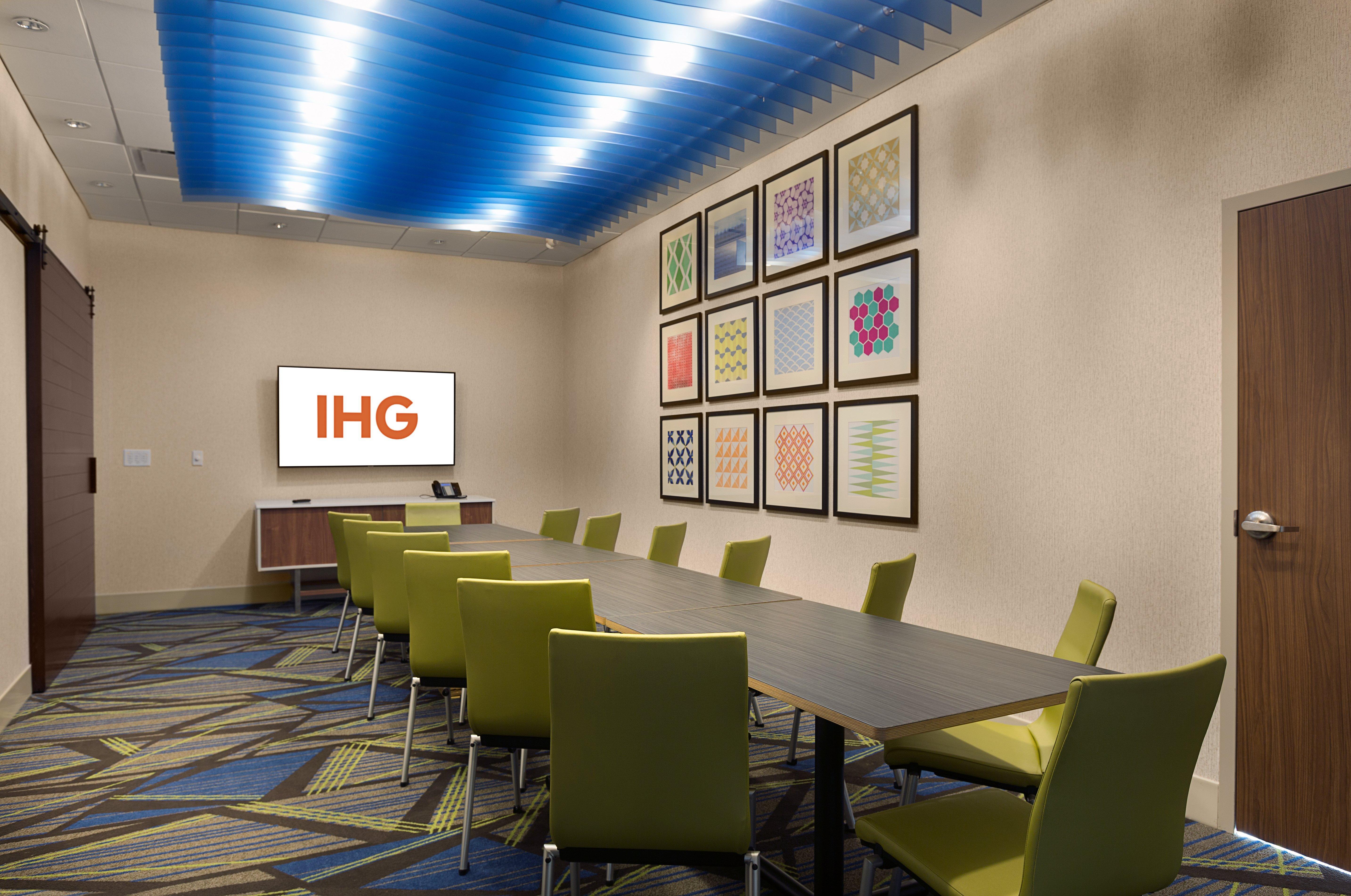 Holiday Inn Express & Suites - Fayetteville South, An Ihg Hotel Екстериор снимка