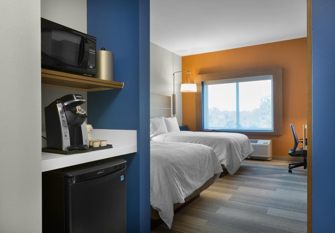 Holiday Inn Express & Suites - Fayetteville South By Ihg Екстериор снимка