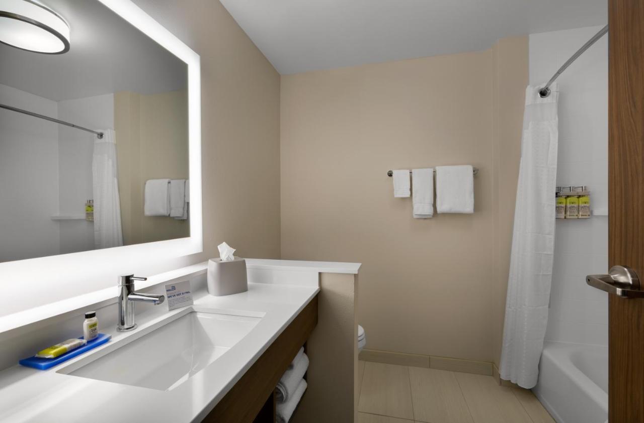 Holiday Inn Express & Suites - Fayetteville South By Ihg Екстериор снимка