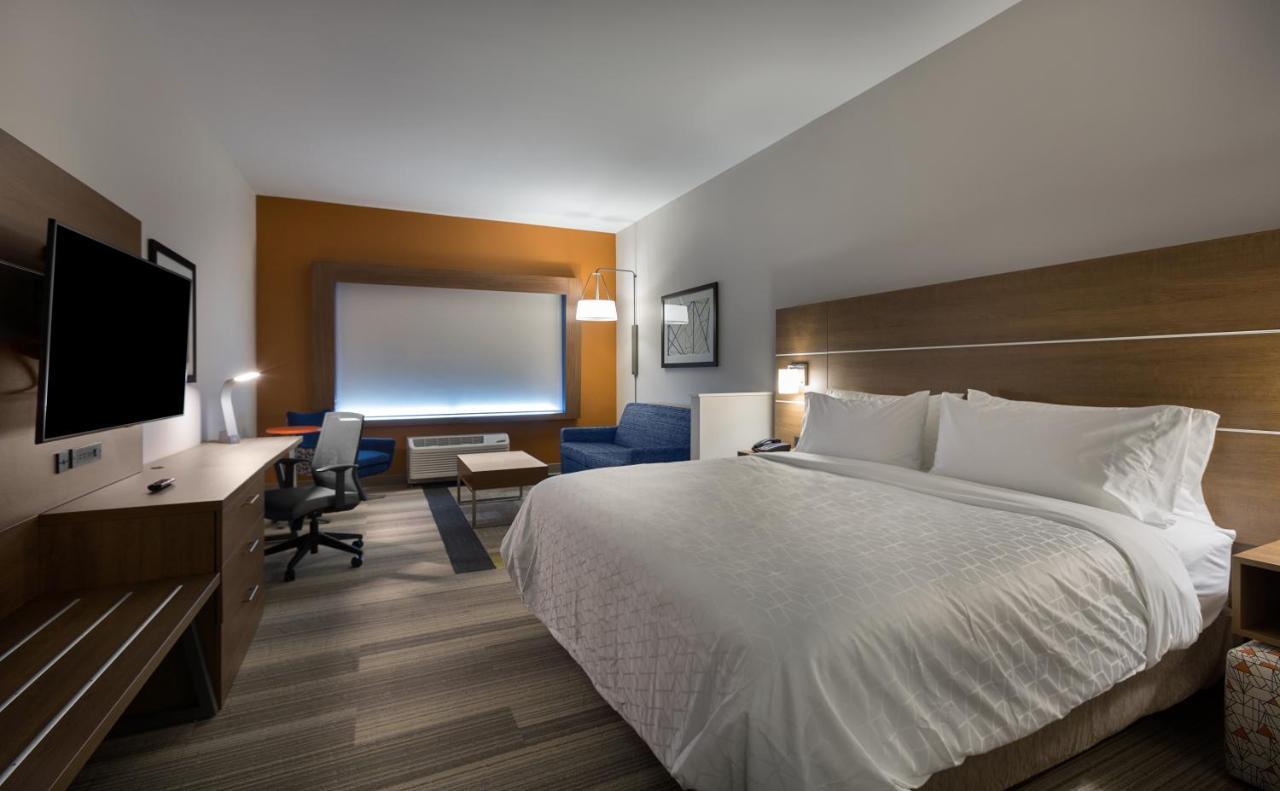 Holiday Inn Express & Suites - Fayetteville South By Ihg Екстериор снимка